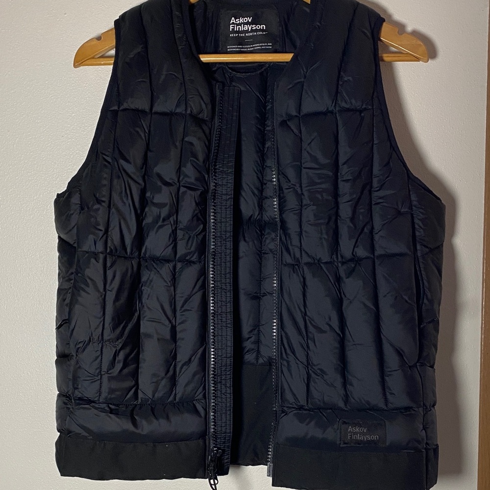 Women's Black Puffer Vest